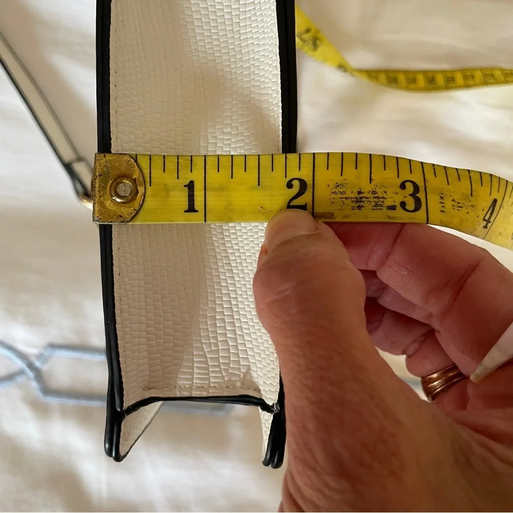 Aldo Mini White Square Handbag with Gold Lion and Chain - Picture 9 of 10